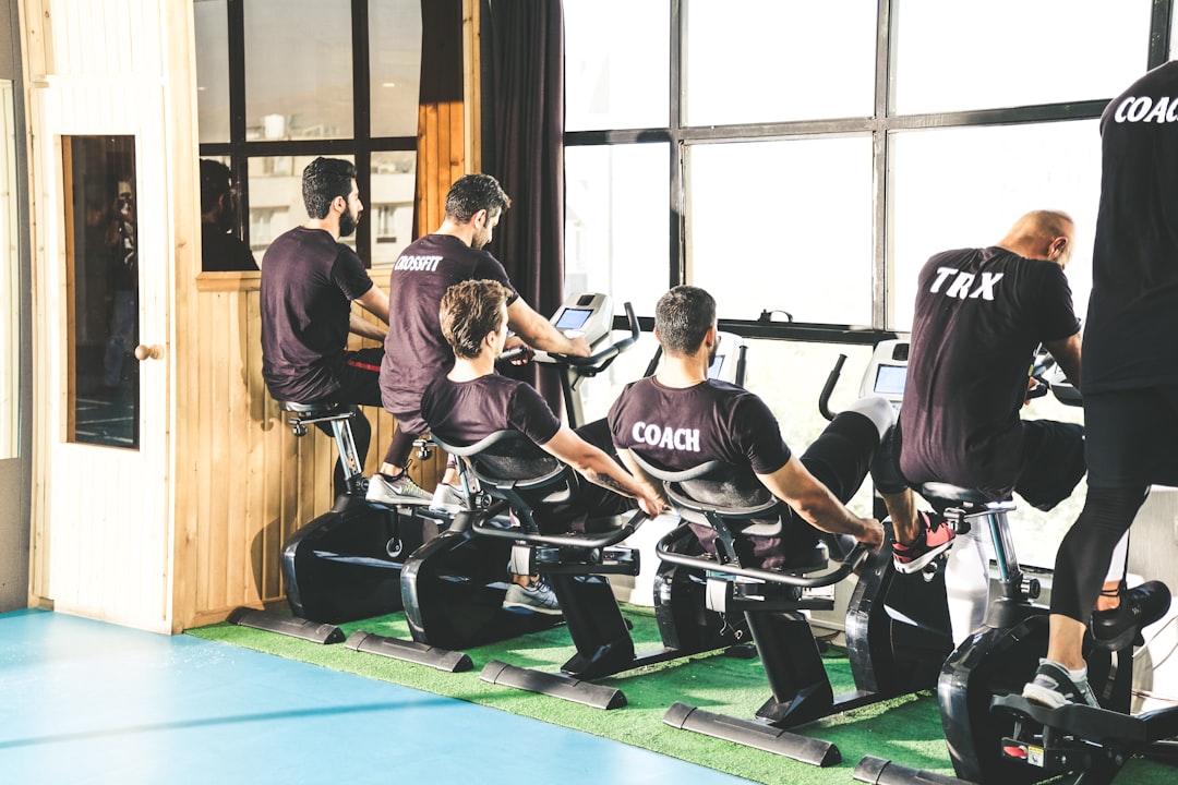 マシンピラティスは危ない？運動が苦手なあなたの不安を自信に変える安全性ガイド